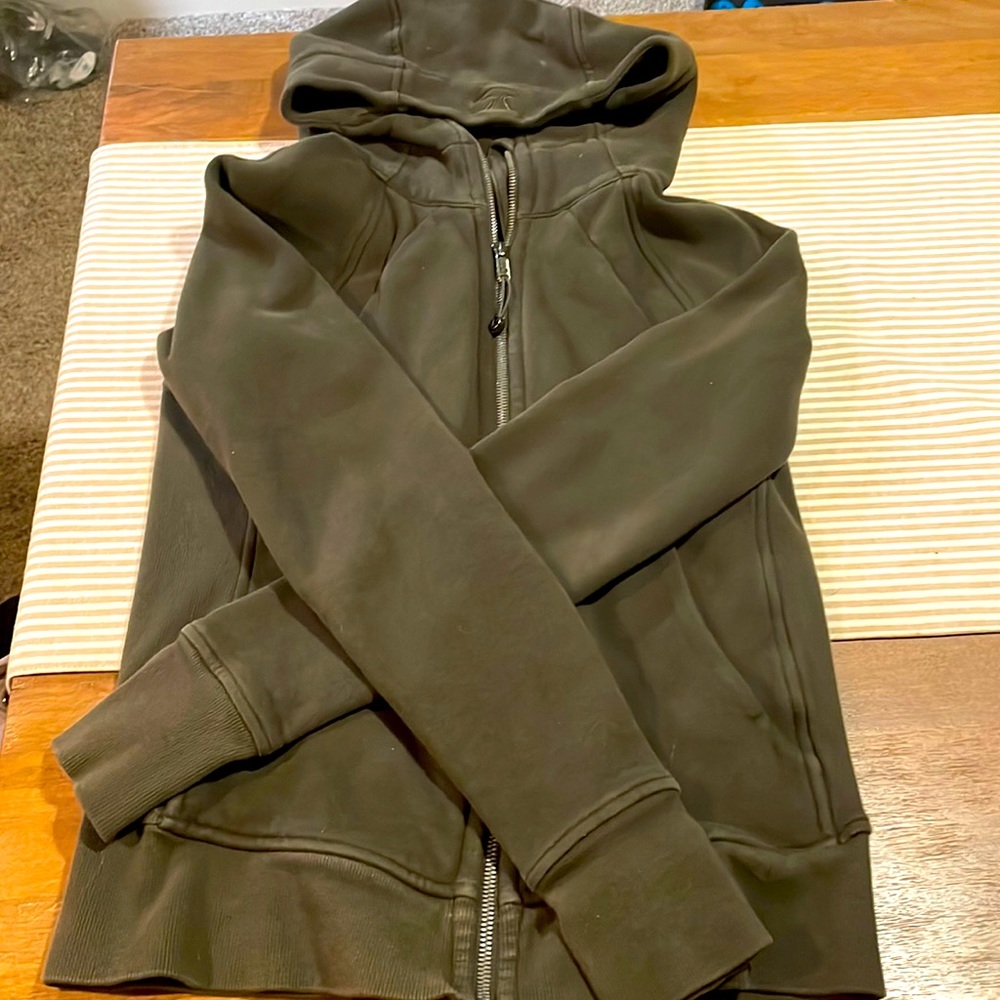 Size 4 lululemon scuba sweater